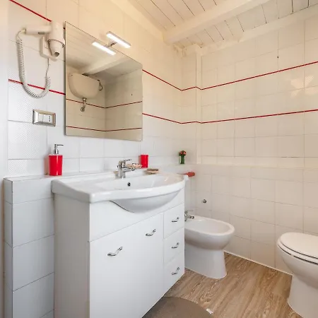 Casa Alla Marina Del Porto Di Apartment