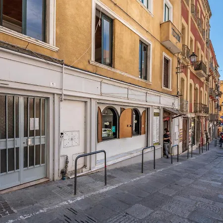 アパート Casa Alla Marina Del Porto Di カリアリ
